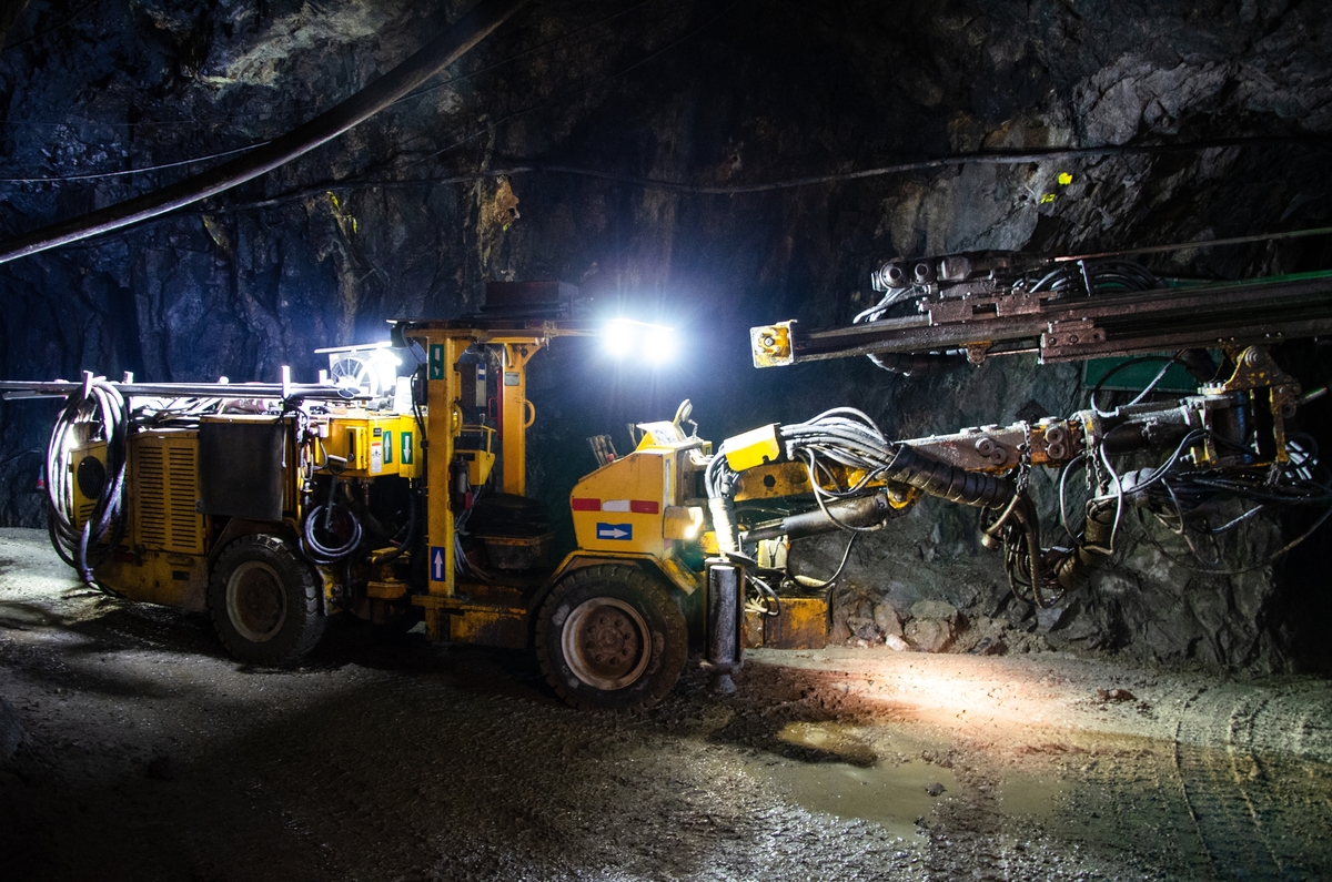 Portable air compressors in mining