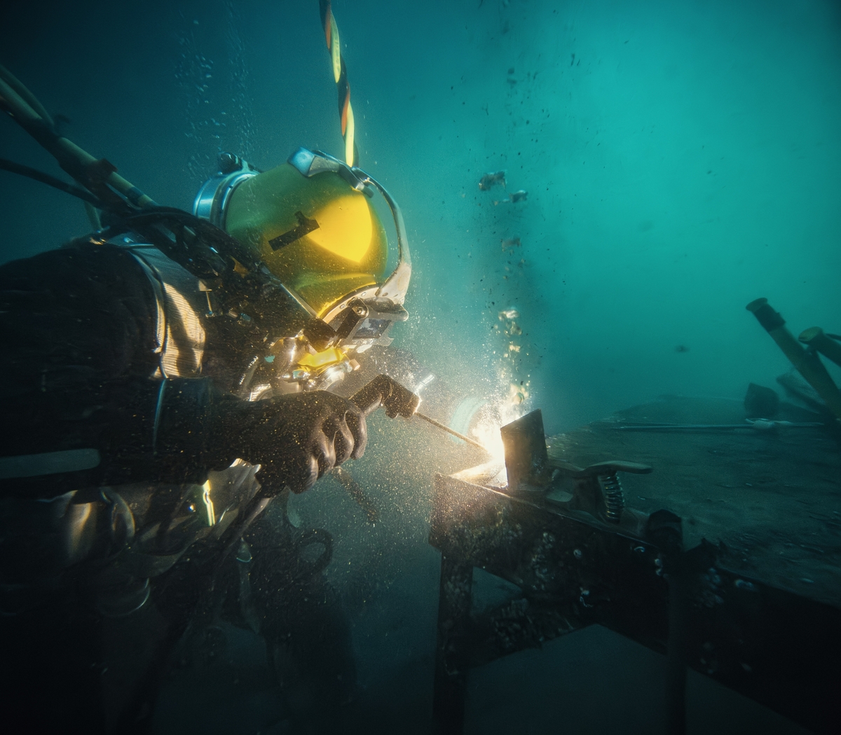 Commercial,Diver,Welding,Underwater,At,Construction,Site