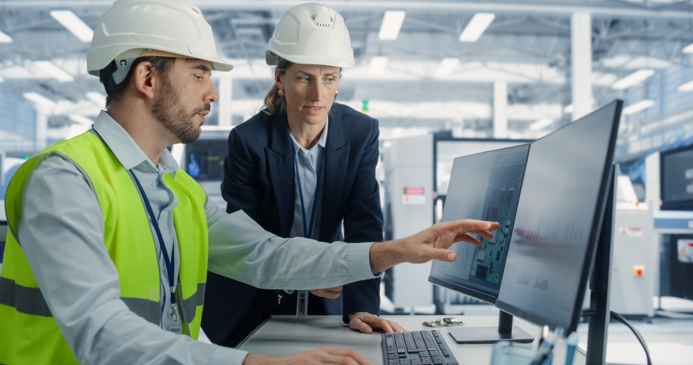 Electronics,Research,And,Development,Facility:,Caucasian,Female,Manager,Consults,Male