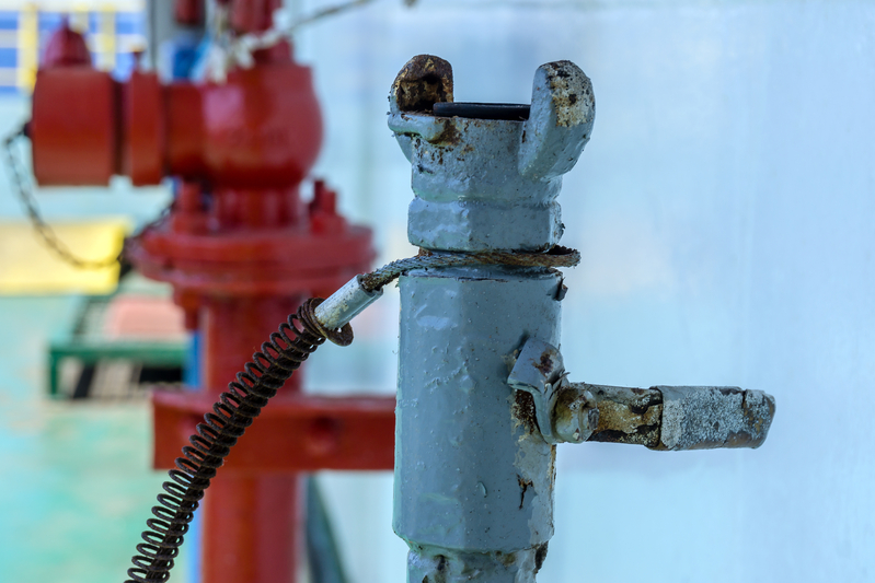 Chicago,Coupling,Of,An,Air,Hose,On,A,Construction,Barge